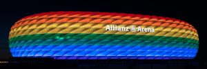 angestrahlte Allianz-Arena in Regenbogenfarben