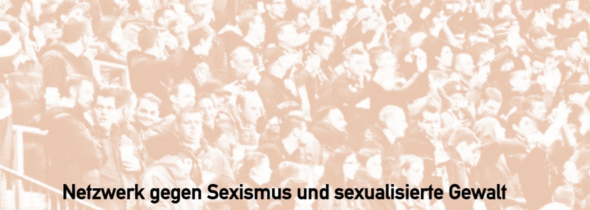 "Netzwerk gegen Sexismus und sexualisierte Gewalt"-Schriftzug im Vordergrund. Im Hintergrund sind verschwommen Fußballfans in einem Stehplatzberich zu sehen.