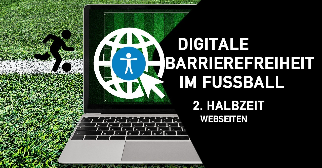 Laptop mit grünem Fußballrasen im Hintergrund. Davor ein schwarzes Fünfeck und das blaue Symbol für digitale Barrierefreiheit und dem Titel der Veranstaltung