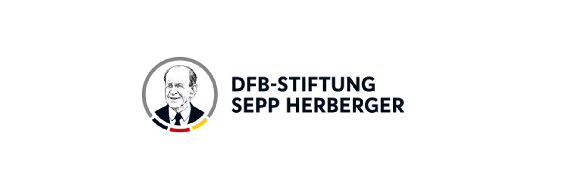 Das Logo der DFB-Stiftung Sepp Herberger: Links ein Bild von Sepp Herberger in einem Kreis mit schwarz-rot-goldener Verzierung. Daneben ein schwarzer Schriftzug mit dem Namen der Stiftung.