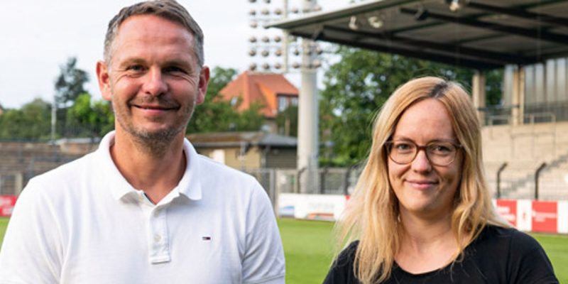 Die neue Doppelspitze vom SV Babelsberg 03: Links Björn Laars und rechts Katharina Dahme. Im Hintergrund das Karl-Liebknecht-Stadion.