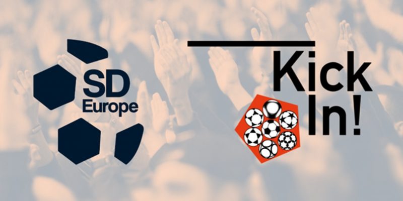 Links das SD Europe-Logo bestehend aus einem angedeuteten Fußball. Rechts das KickIn!-Logo mit einem Fünfeck, in dem sieben verschiedene Fußbälle zu sehen sind.