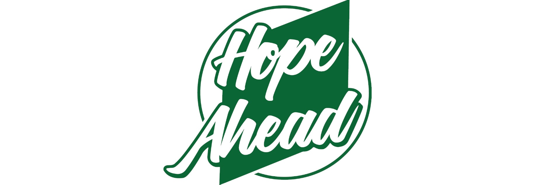 "Hope Ahead"-Schriftzug in einem Logo, das aus einem Kreis und einer Raute besteht.